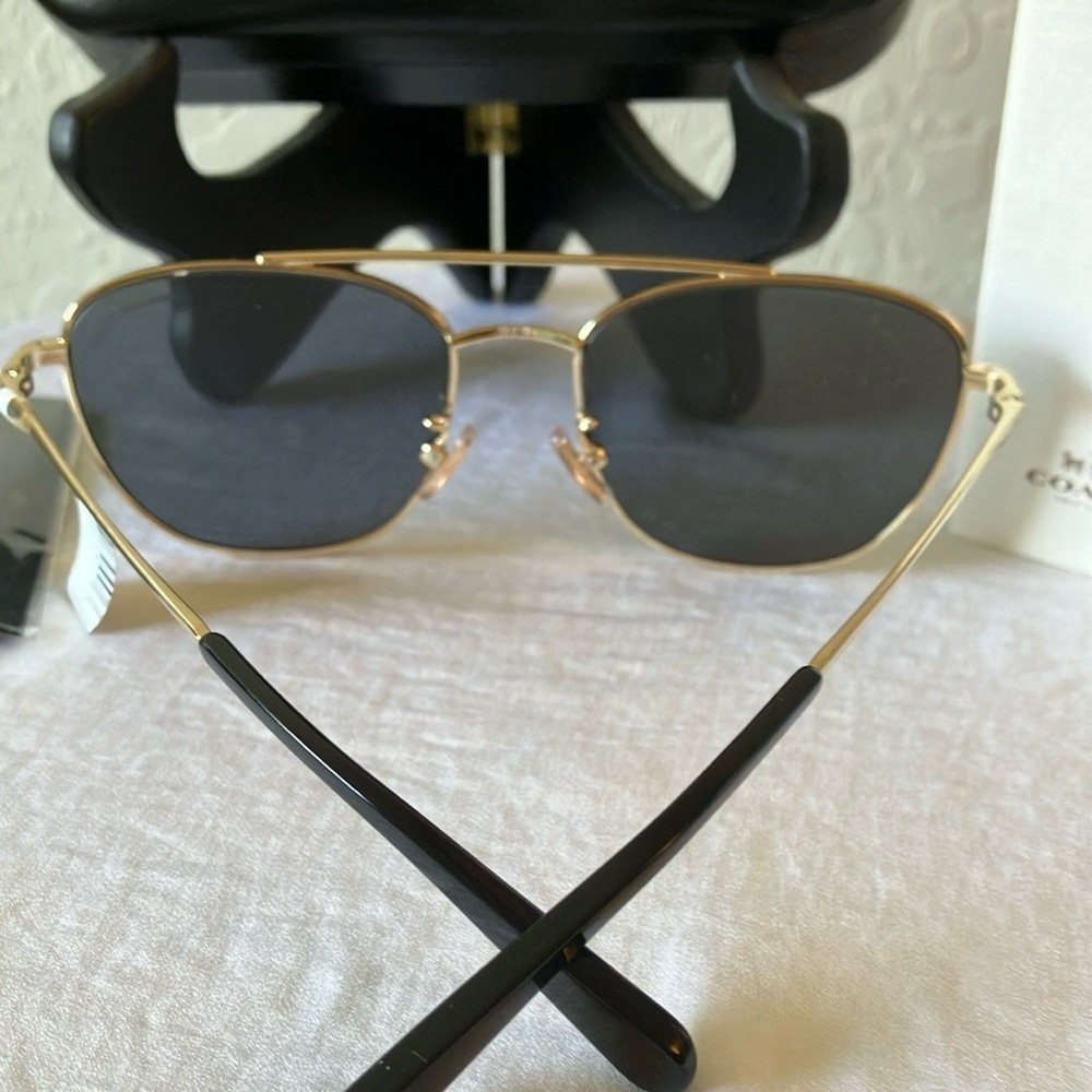 Coach: Shiny Light Gold (HC 7107) Sunglasses- Gold Tone- Case & Cloth - Picture 9 of 16
